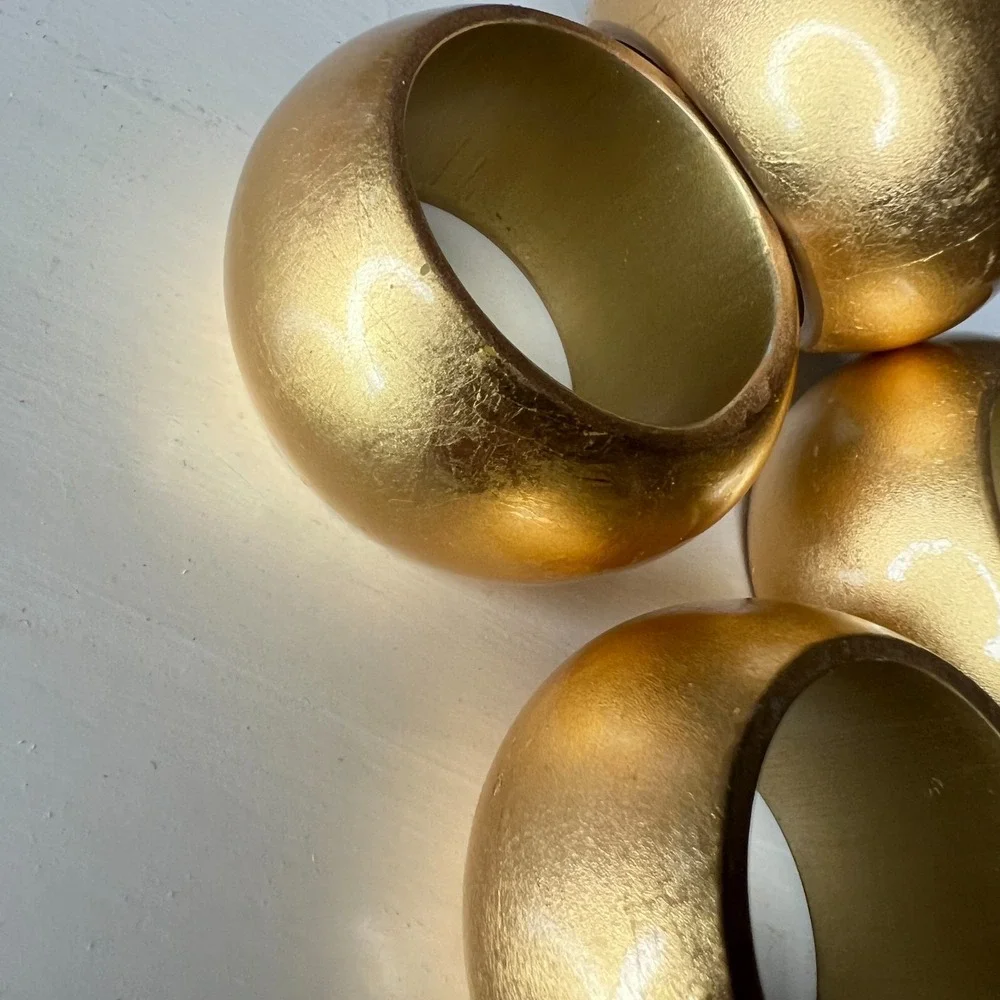 Gold Tone Napkin Rings Set of 4 Thick Rounded Table Decor Unbranded